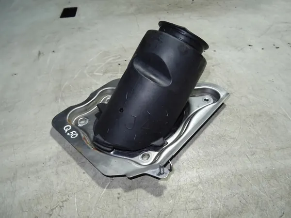 Infiniti Q30 Kardankopplingsskydd OEM 48950JK900R - Begagnad image 2
