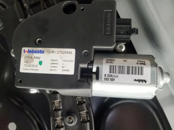 Toit ouvrant BMW F10 OEM 7231858 - État utilisé image 6