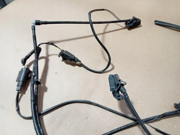 Lavaparabrisas capó Ford Kuga MK2 OEM GV41-17666-BC image 4
