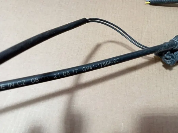 Lavaparabrisas capó Ford Kuga MK2 OEM GV41-17666-BC image 5