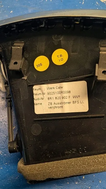 Audi Q5 2009 Grade de ventilação direita 8R1820902F image 2