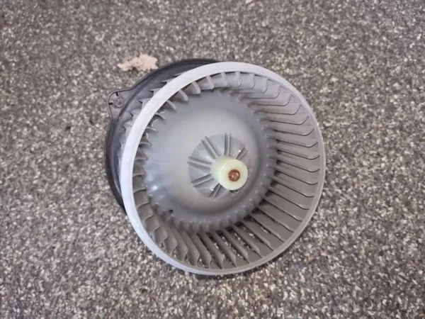 Subaru lämmitysydin OEM 2727005850 2.0L diesel image 2