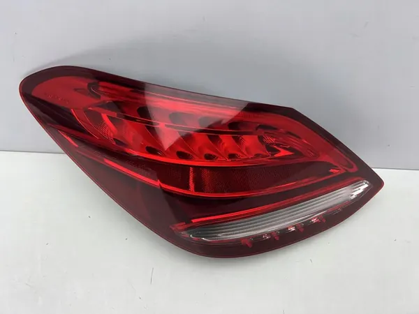 MERCEDES C-KLASA W205 SEDAN ACHTERLICHT RECHTS 2014- image 2