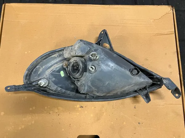 Toyota Yaris Verso I Rechter Frontscheinwerfer OEM 0498 image 3