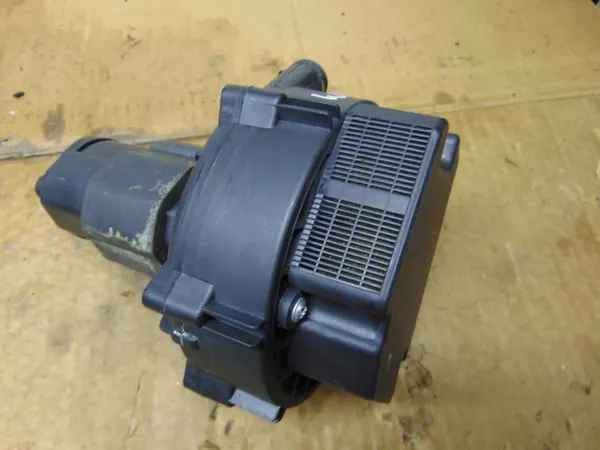 Pompe à air secondaire Mercedes Classe C W211 2.6 V6 image 4