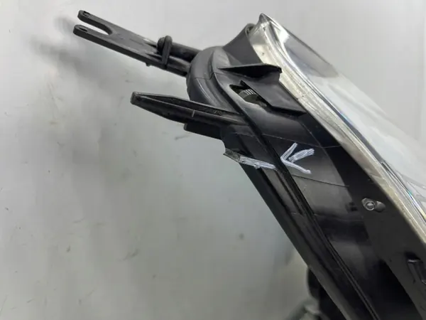 Oikea ajovalon Renault Clio 4 IV LIFT 16-20r. OEM 260102104r image 3