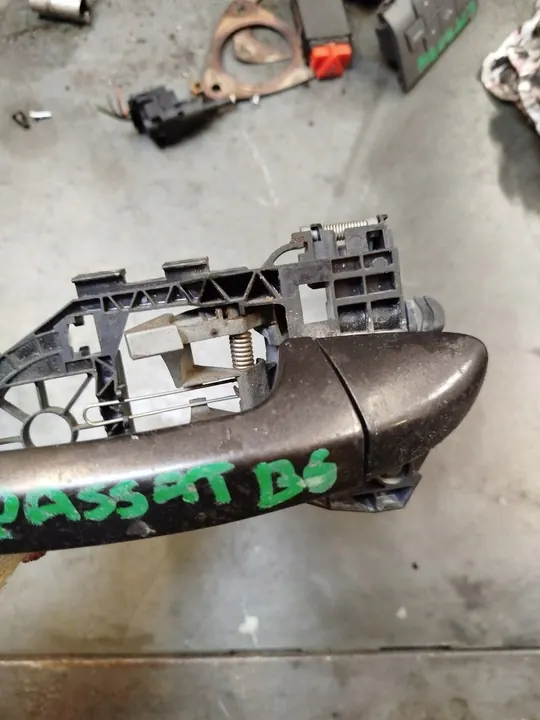 Takaluukun vasen ulko-ovi VW Passat B6 image 5