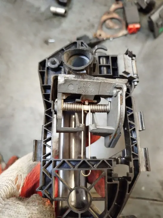 Takaluukun vasen ulko-ovi VW Passat B6 image 6