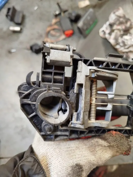 Takaluukun vasen ulko-ovi VW Passat B6 image 7