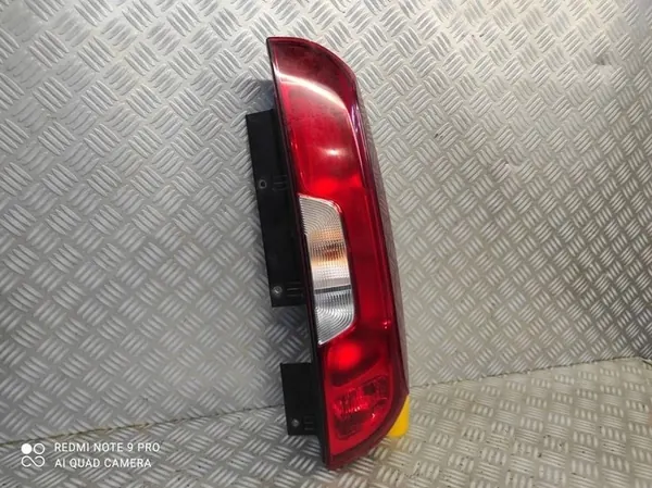 Luz trasera izquierda original Fiat Doblo 2015- image 2
