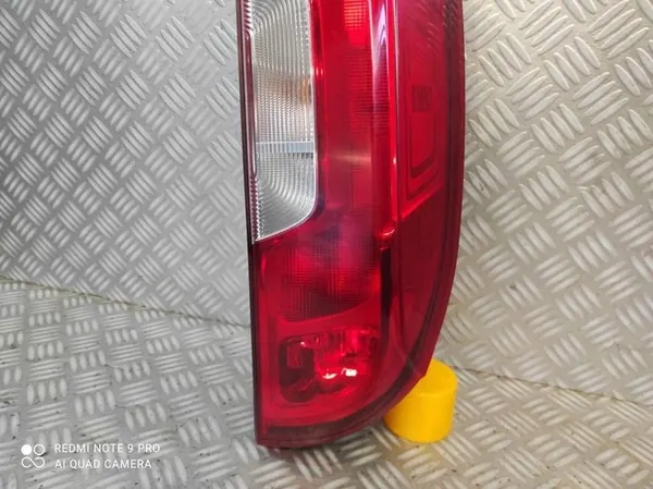 Luz trasera izquierda original Fiat Doblo 2015- image 5
