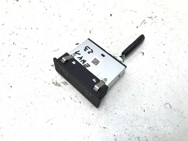 Port USB-C Honda OEM 8A350-31A-H01 pour e:Ny1 2024-2025 image 3