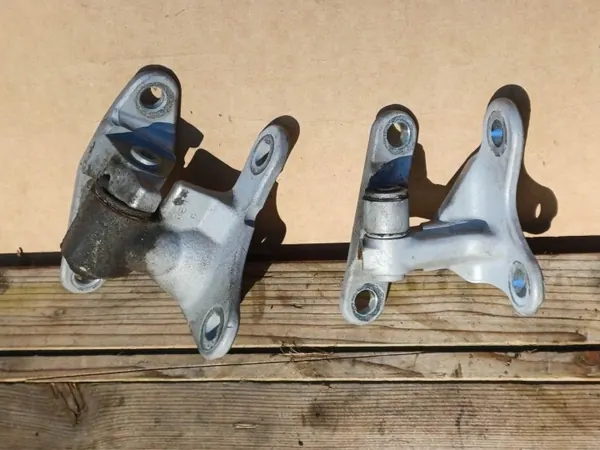 Deurscharnier Rechts Voor Mitsubishi Colt OEM image 2