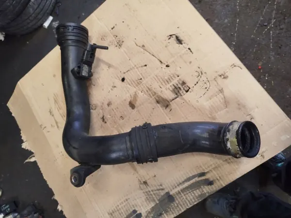 Tuyau d'intercooler Audi A3 8P 2.0 TDI OEM 1K0145770D image 2