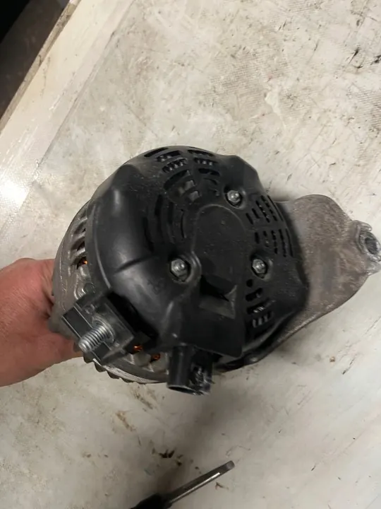 BMW X1 F48 Vaihtovirtageneraattori 2.0D OEM 261054 image 2