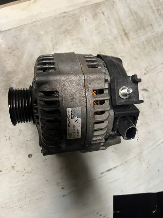 BMW X1 F48 Vaihtovirtageneraattori 2.0D OEM 261054 image 3