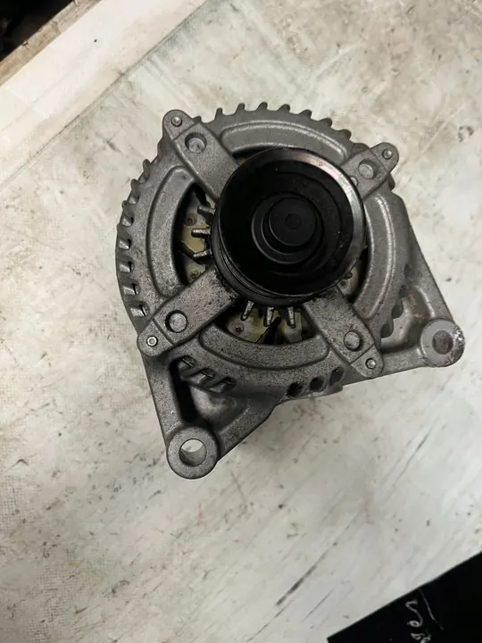 BMW X1 F48 Vaihtovirtageneraattori 2.0D OEM 261054 image 4