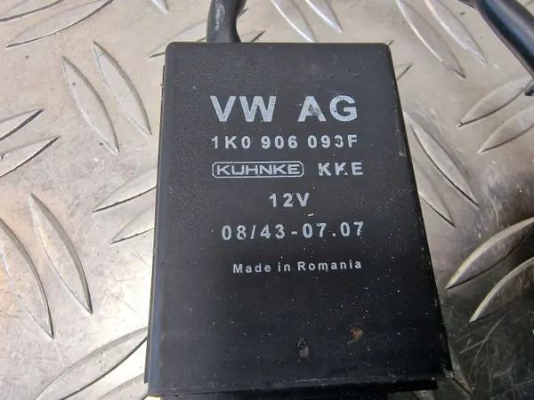 Brandstofpompmodule 1K0906093F voor VW Golf 5 image 3