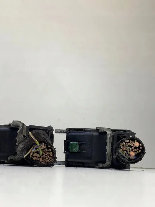 Conector ECU motor OEM 55584315 para Opel Astra J 1.7 CDTI image 3