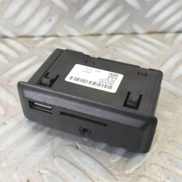 Prise USB/AUX/SD OEM 280233290R pour Renault Master IV image 2
