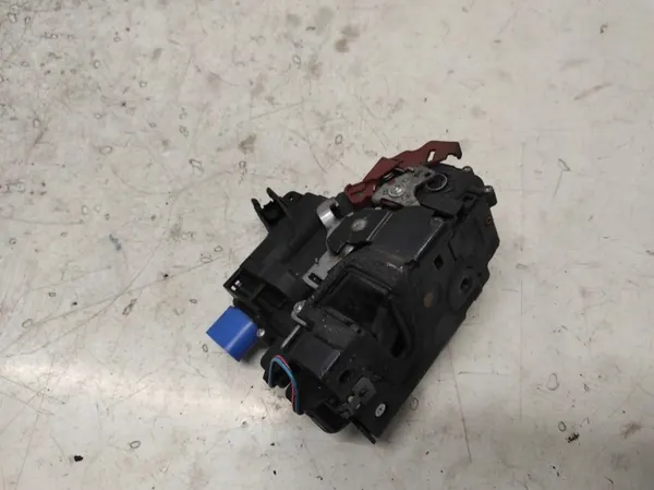 SKODA FABIA 2 II 07- Rechte Vorderverriegelung 8PIN 3B1837016CE image 3