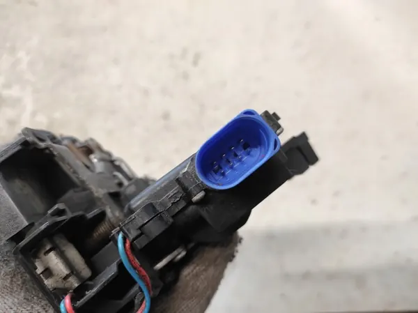 SKODA FABIA 2 II 07- Rechte Vorderverriegelung 8PIN 3B1837016CE image 4