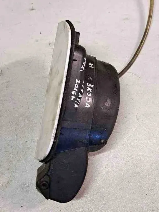 Bränsletankluckmotor SKODA OCTAVIA III 5E0809702C image 2