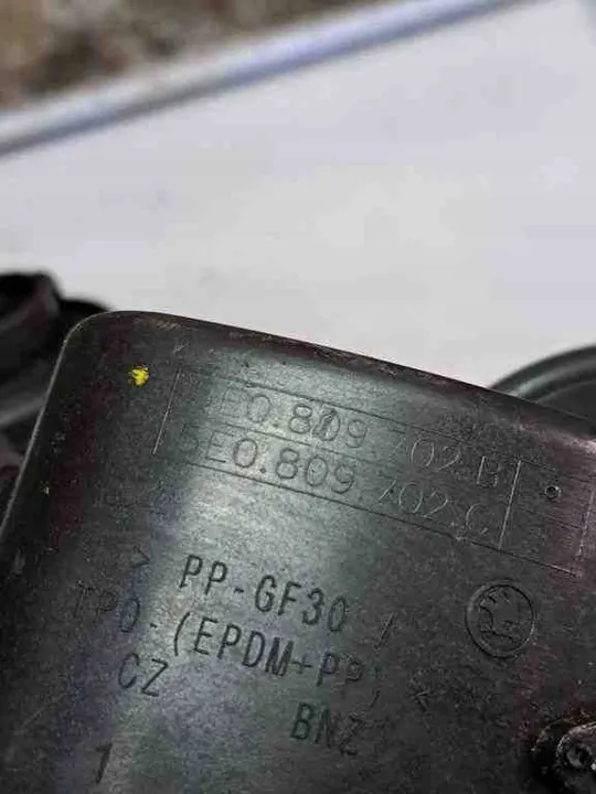 Bränsletankluckmotor SKODA OCTAVIA III 5E0809702C image 5