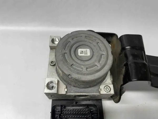 KIA Forte ABS Pomp 2019 2000cm3 OEM 58900M7200 image 2