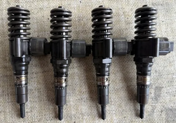 Ruiskutuspumppu OEM 03G130073G+ 2.0 TDI:lle image 2