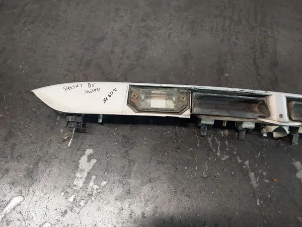 Luz matrícula OEM 3B0827574A para VW Passat B5 image 8