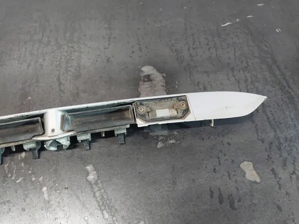 Luz matrícula OEM 3B0827574A para VW Passat B5 image 9