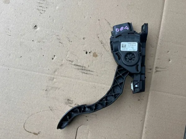 Volvo Kaasupoljinpotentiometri OEM 31329058 image 2