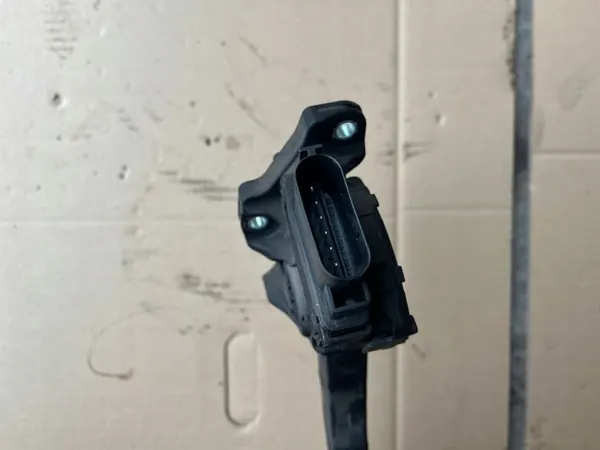 Volvo Kaasupoljinpotentiometri OEM 31329058 image 4