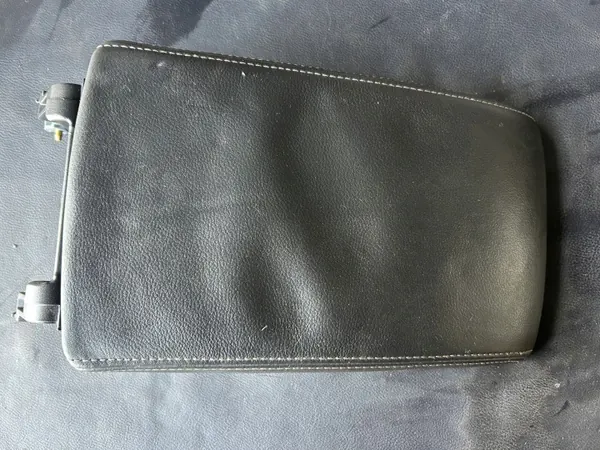 Accoudoir VW Arteon 17-20 OEM Cuir Noir image 2