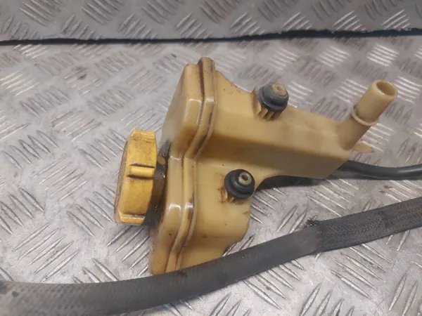 Réservoir direction assistée OEM 2S6C3531BC Ford Fiesta image 3