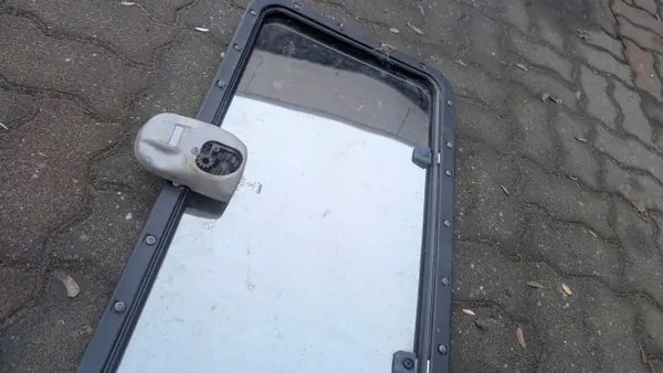 Teto Solar de Vidro OEM 33437818 - Usado image 4