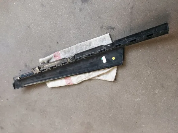 Bentley Bentayga Voorlinker Deurlijst OEM 36A837901 image 4