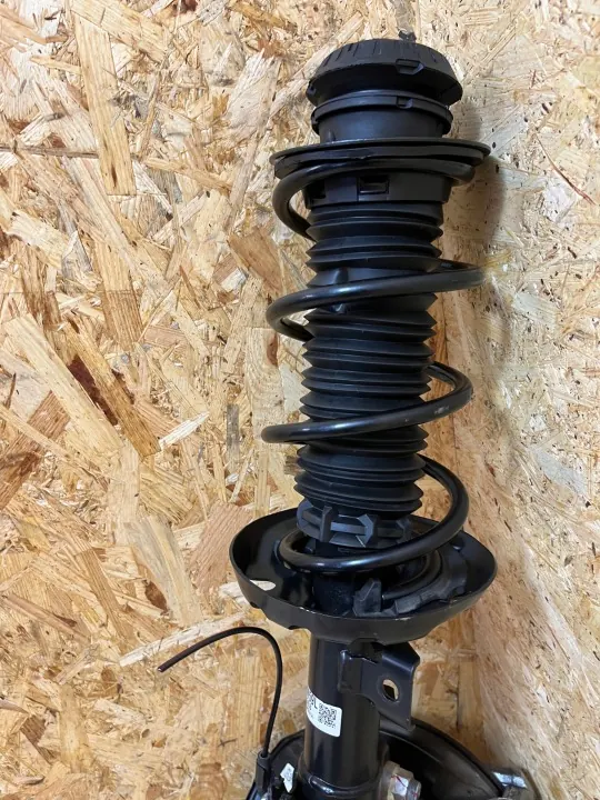 Amortisseur MacPherson Gauche Avant Toyota Yaris OEM 48520-0D660 image 10