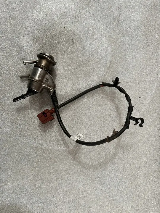 Injecteur AdBlue OEM 04L131113G pour VW Skoda Audi image 2