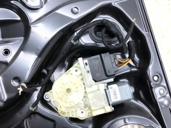 OEM LORK-993-294 Linker Achterruitheffer VW Passat image 4
