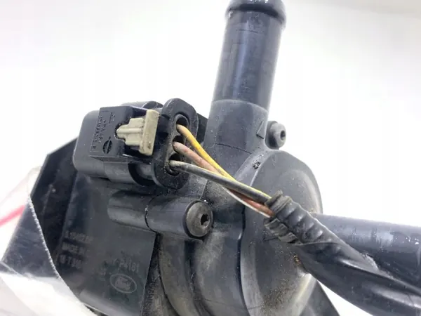 OEM GN11-8K577-AA vesipumppu Ford Transit Courier image 4