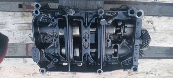 Audi VW 2.0 TDI oliepomp balansassen 03L103537 image 3