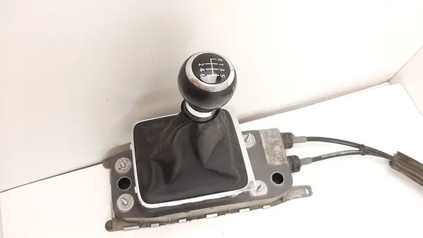 Volkswagen PASSAT B6 2007 Gear Shift Lever Upper OEM 3C0711049M image 3