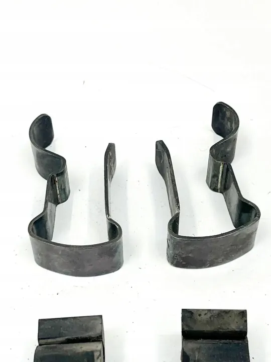 Mercedes Kühlerhalterung OEM A1235040246 image 4
