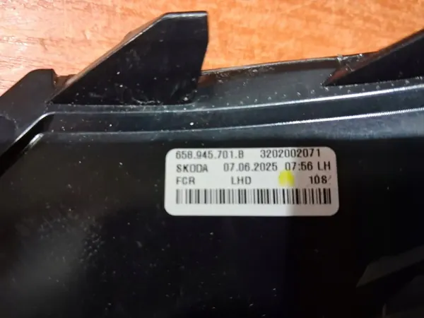 Reflector LED Parachoques Trasero Izquierdo OEM 658945701B image 4