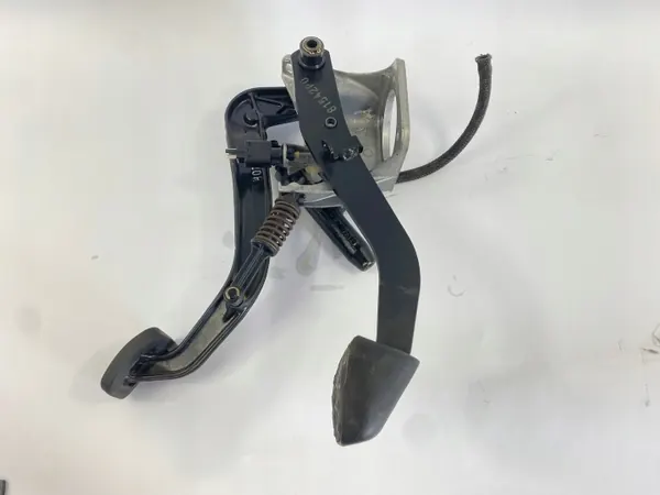 Kopplings- & Bromspedaler OEM 1292900119 Mercedes W124 image 4