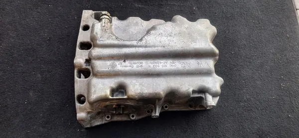 Oljetank 04C103603K VW UP MII CITIGO FABIA III 1.0 MPI image 2