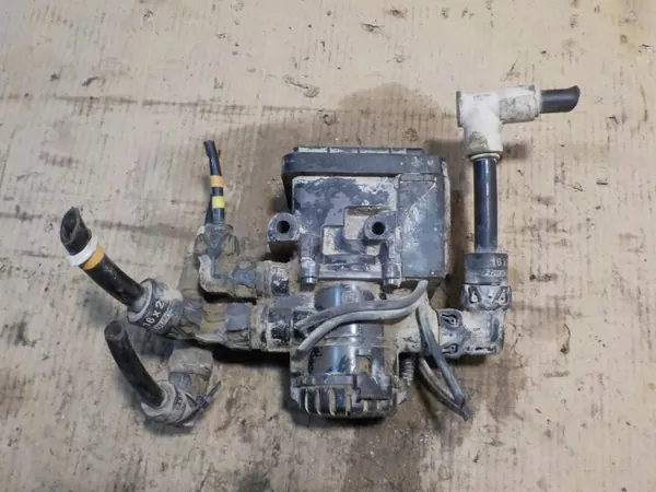 Modulador EBS K021203 para Volvo FH - Usado image 2