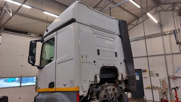 Mercedes Actros MP4 Cabineset SLIM-230-STREAM Smal image 4